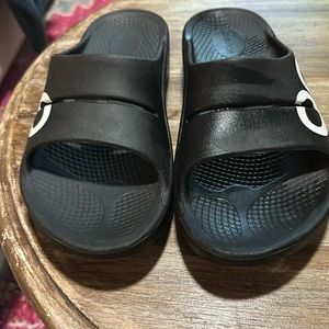OOfos Rubber slides size 10 black with White lettering